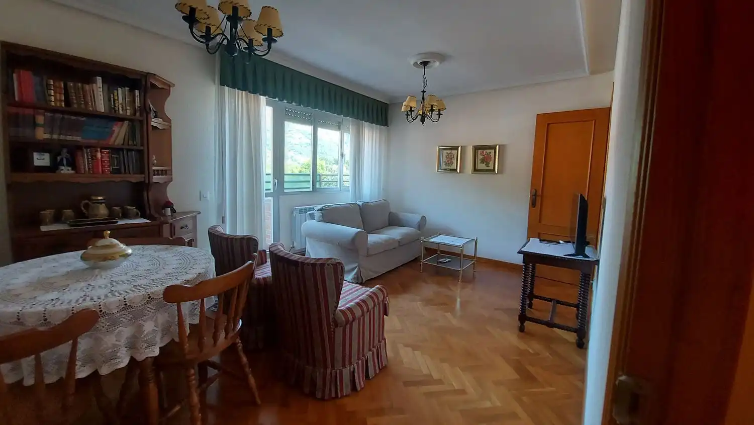 Sala d'estar de Pis en venda en Teverga amb Calefacció, Terrassa i Traster