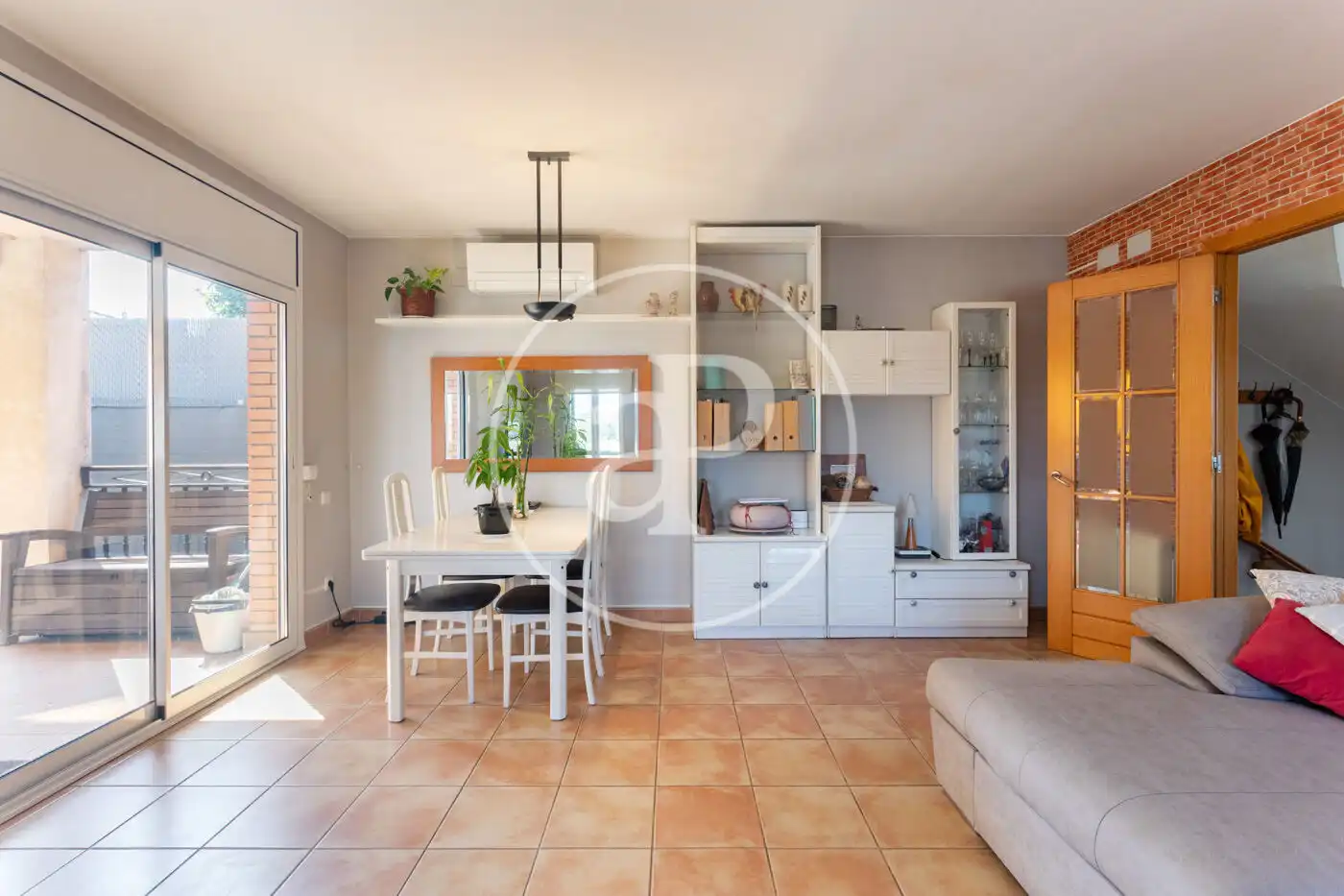 Sala de estar de Casa o chalet en venta en Rubí con Aire acondicionado, Calefacción y Jardín privado
