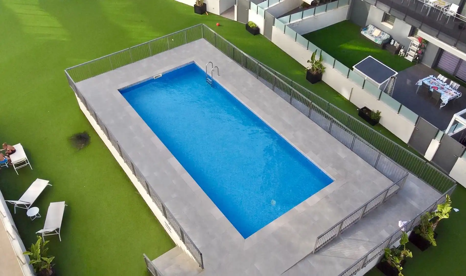 Piscina de Piso en venta en Badalona con Calefacción, Terraza y Piscina comunitaria