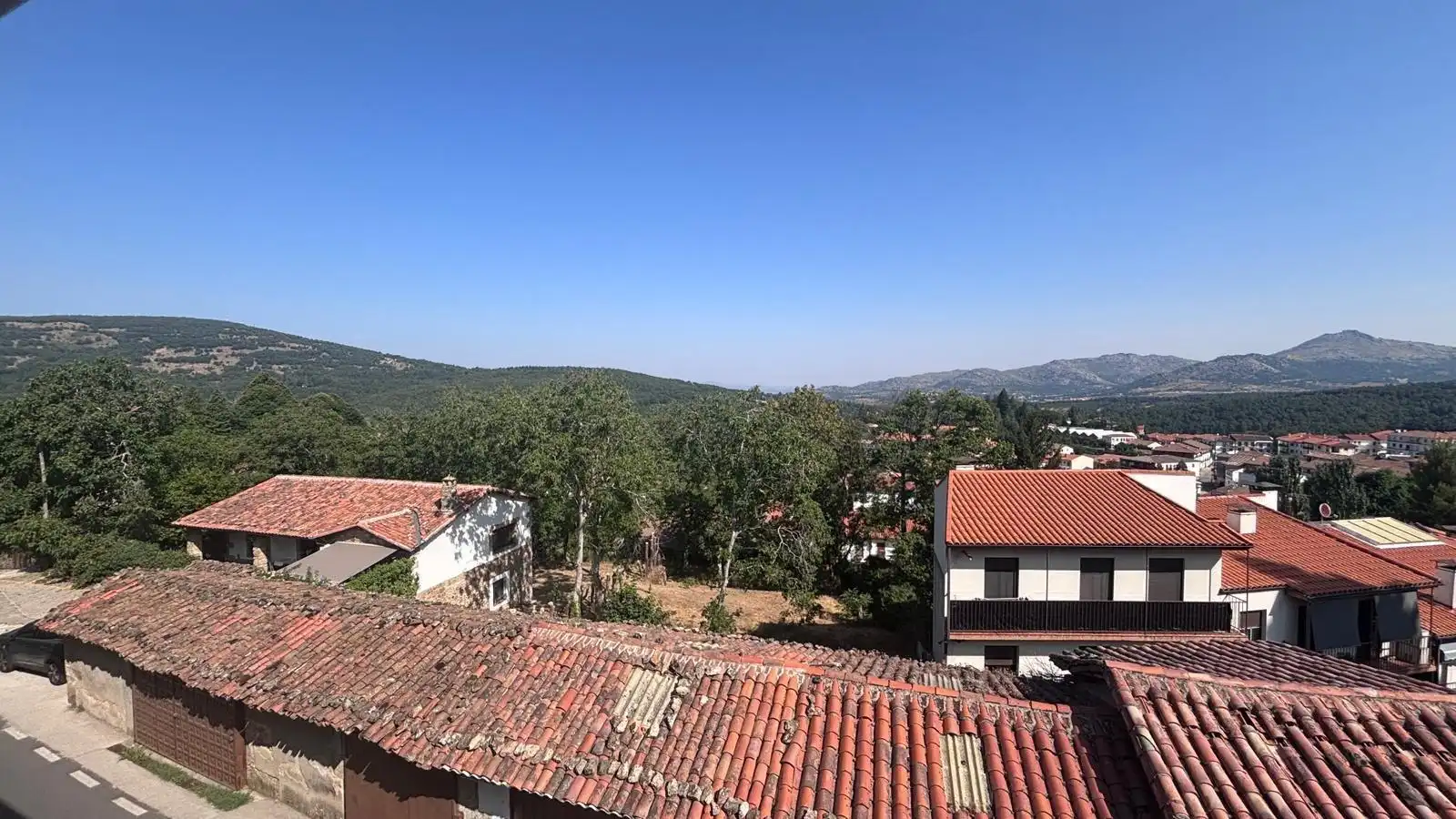 Vista exterior de Casa o chalet en venta en Candelario con Amueblado, Balcón y Alarma