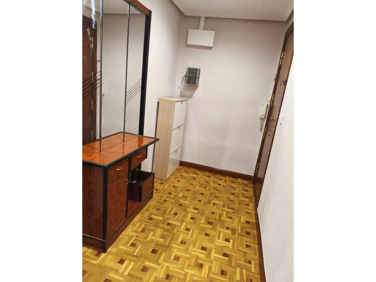 Dormitori de Pis en venda en Burgos amb Calefacció, Parquet i Terrassa