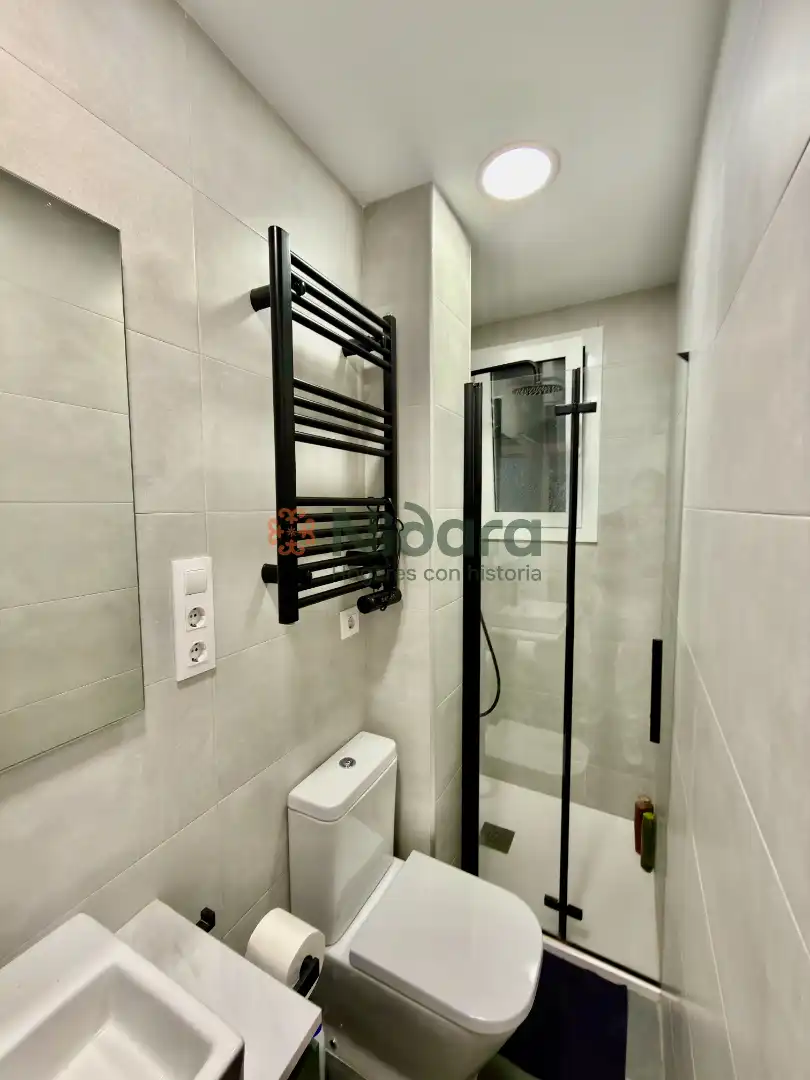 Bathroom of Flat for sale in Barcelona  with Air Conditioner, Heating and Parquet flooring