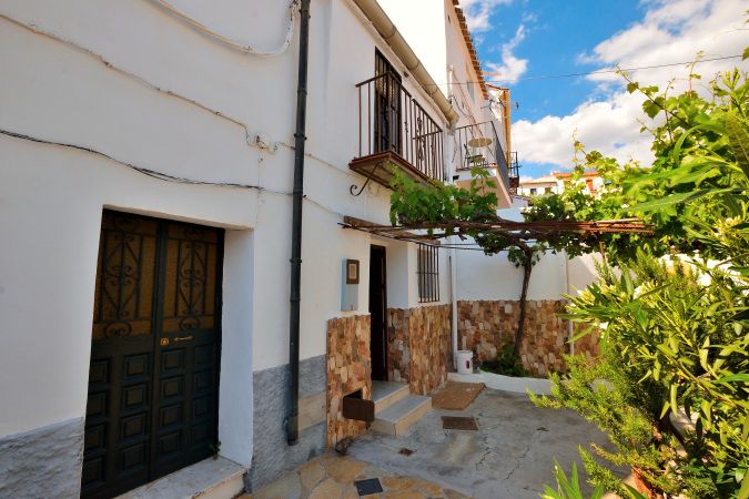 Vista exterior de Casa adosada en venta en Ronda con Terraza, Trastero y Balcón