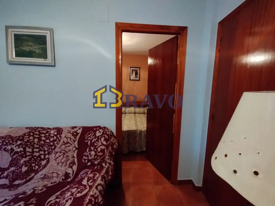 Habitación de Casa adosada en venta en Junta de Traslaloma con Calefacción, Jardín privado y Amueblado