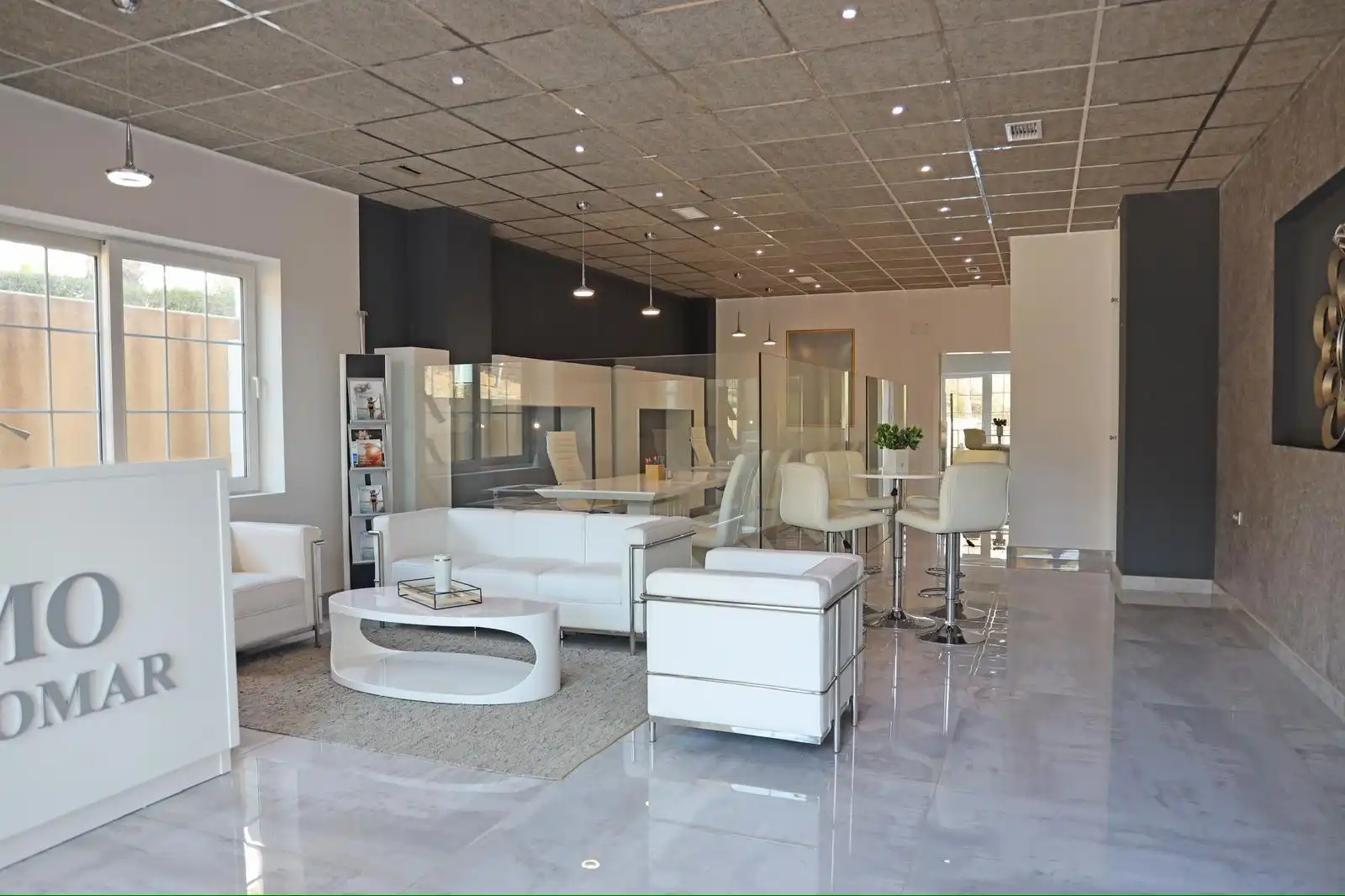 Sala d'estar de Oficina de lloguer en Guardamar del Segura amb Aire condicionat, Calefacció i Moblat