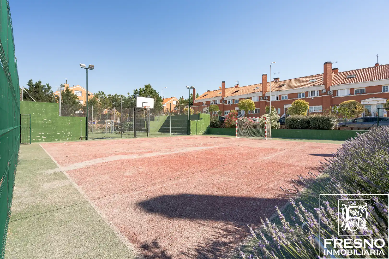 Vista exterior de Casa adosada en venda en Cobeña amb Aire condicionat, Calefacció i Jardí privat