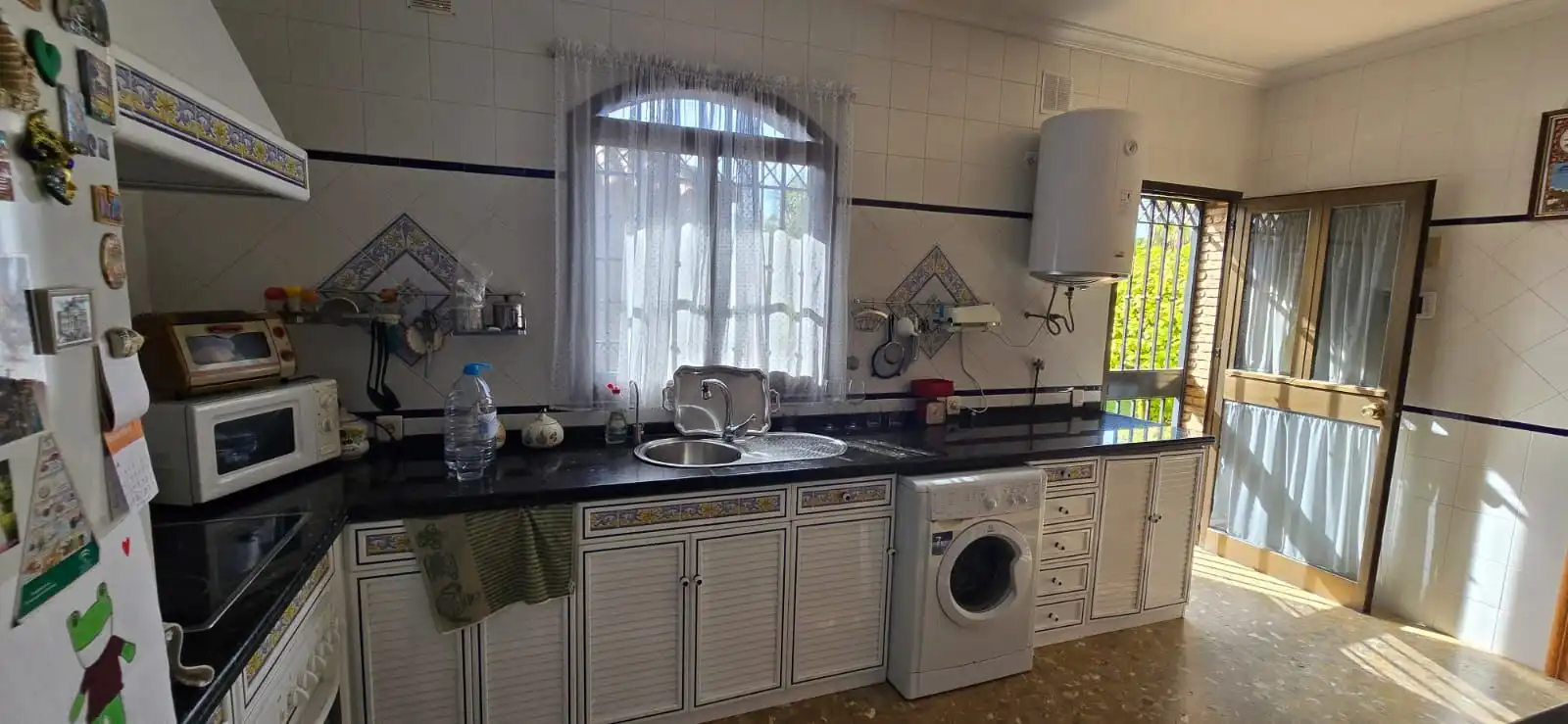 Cuina de Casa o xalet en venda en El Puerto de Santa María amb Aire condicionat, Jardí privat i Terrassa