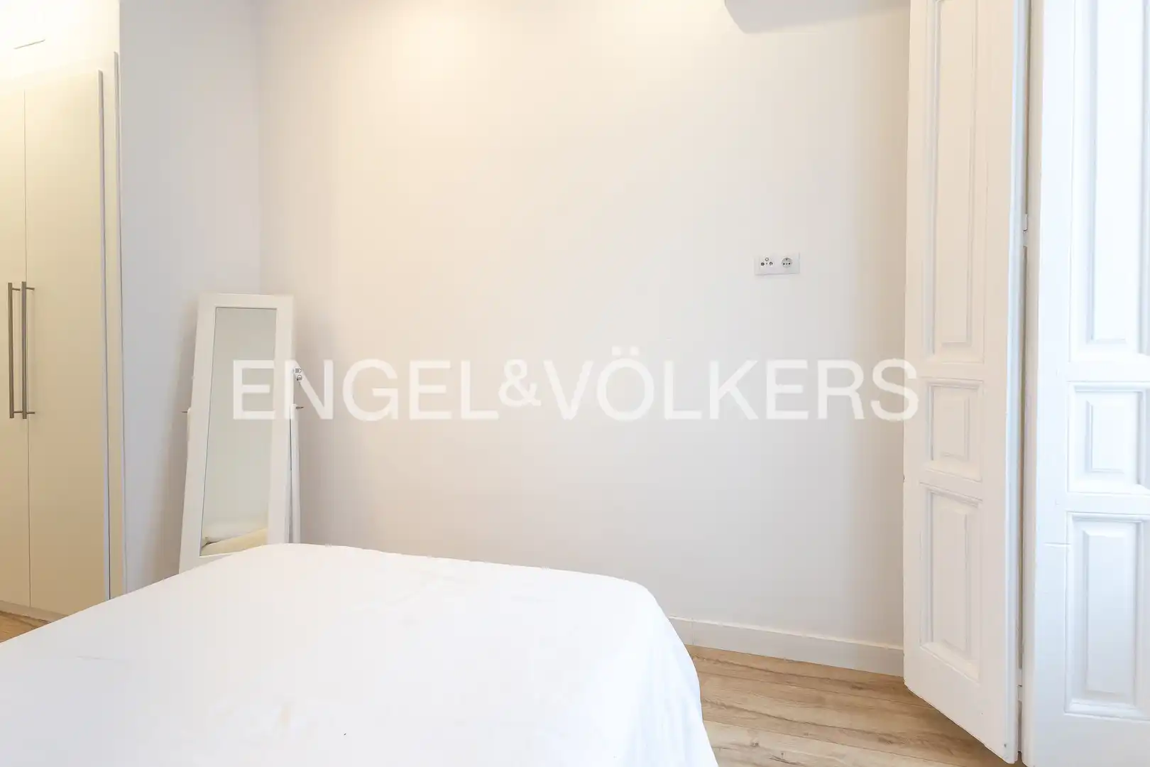 Bedroom of Flat for sale in Madrid  with Air Conditioner, Heating and Balcony