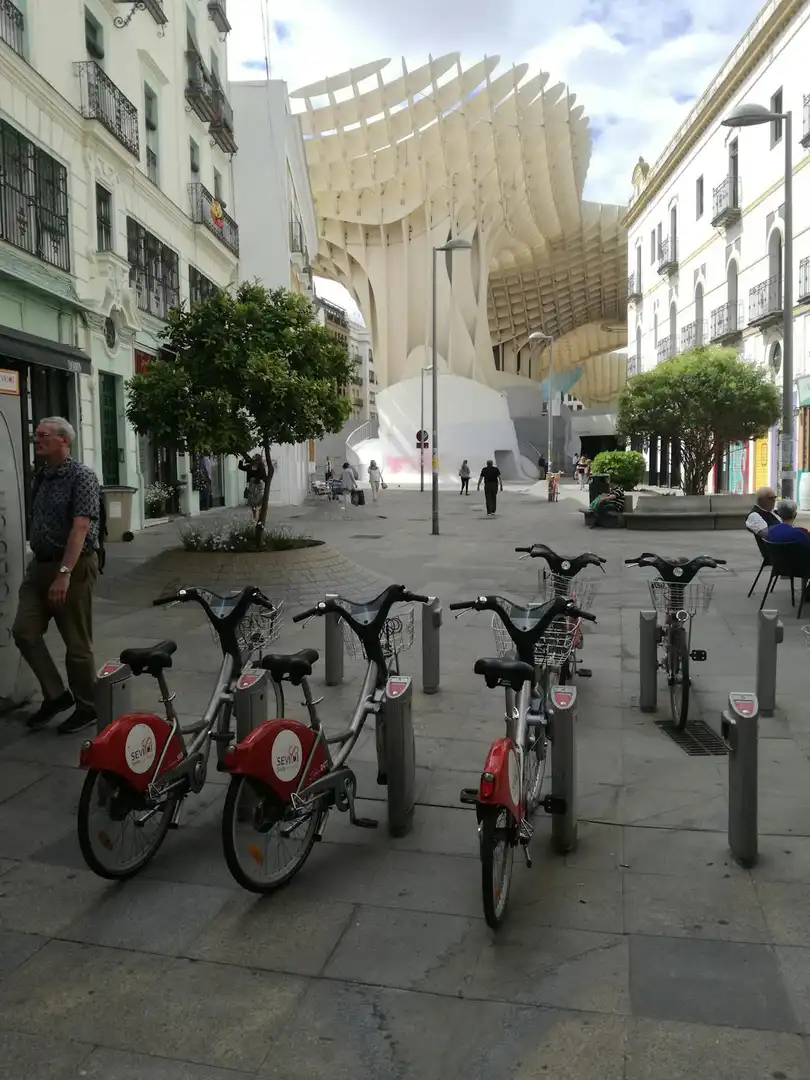Exterior view of Flat for rent in Sevilla  with Air Conditioner, Heating and Furnished