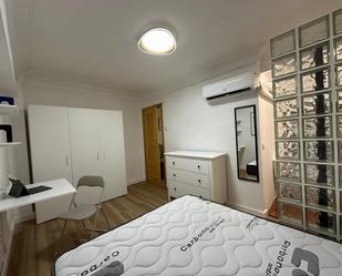 Bedroom of Flat for sale in  Valencia Capital  with Air Conditioner and Balcony