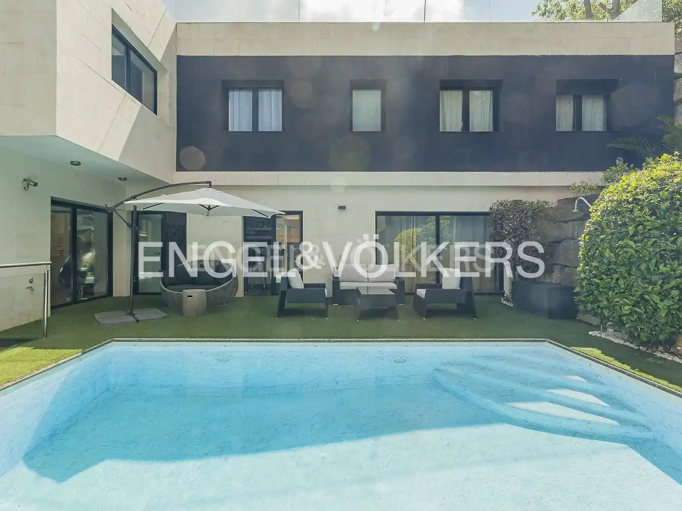 Terrassa de Casa o xalet en venda en Sant Cugat del Vallès amb Calefacció, Jardí privat i Parquet