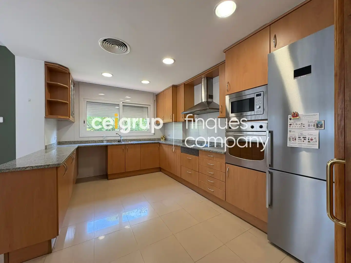 Cocina de Casa o chalet de alquiler en Girona con Calefacción, Terraza y Piscina