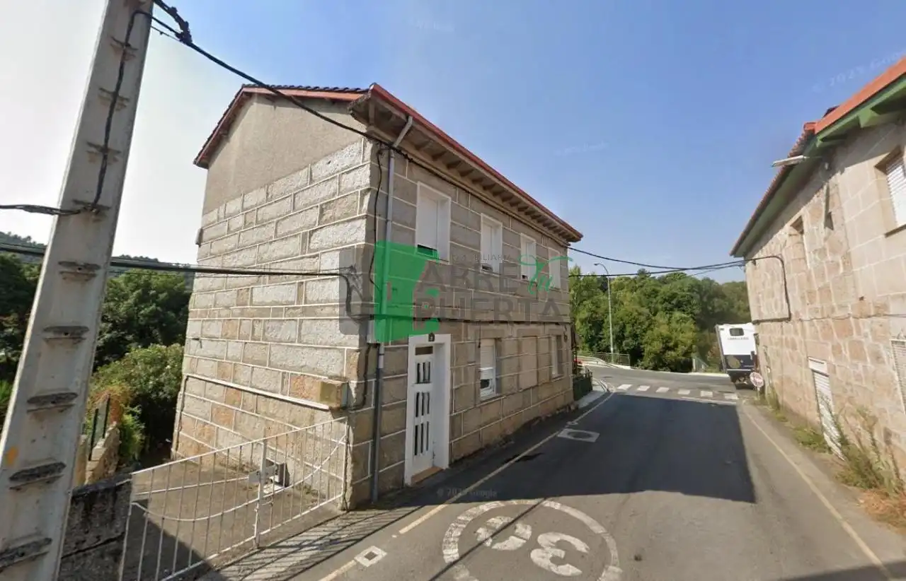 Vista exterior de Casa o xalet de lloguer en Ourense Capital  amb Calefacció i Moblat