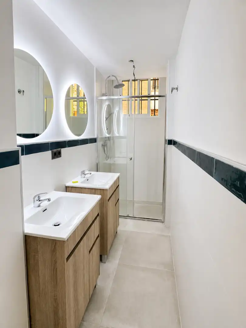 Bathroom of Study for share in Sevilla  with Air Conditioner, Heating and Furnished