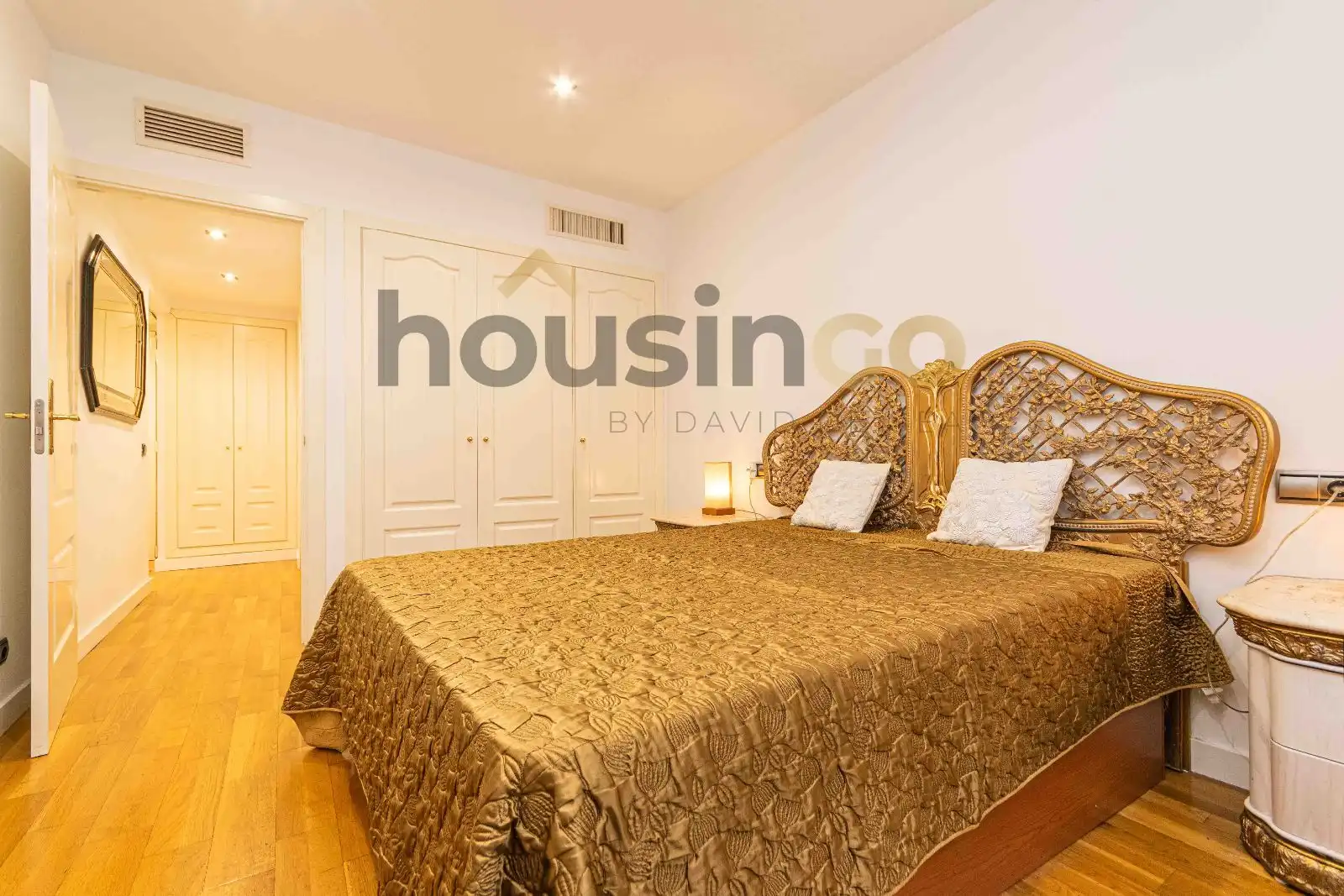 Dormitori de Apartament de lloguer en Madrid amb Aire condicionat, Calefacció i Moblat