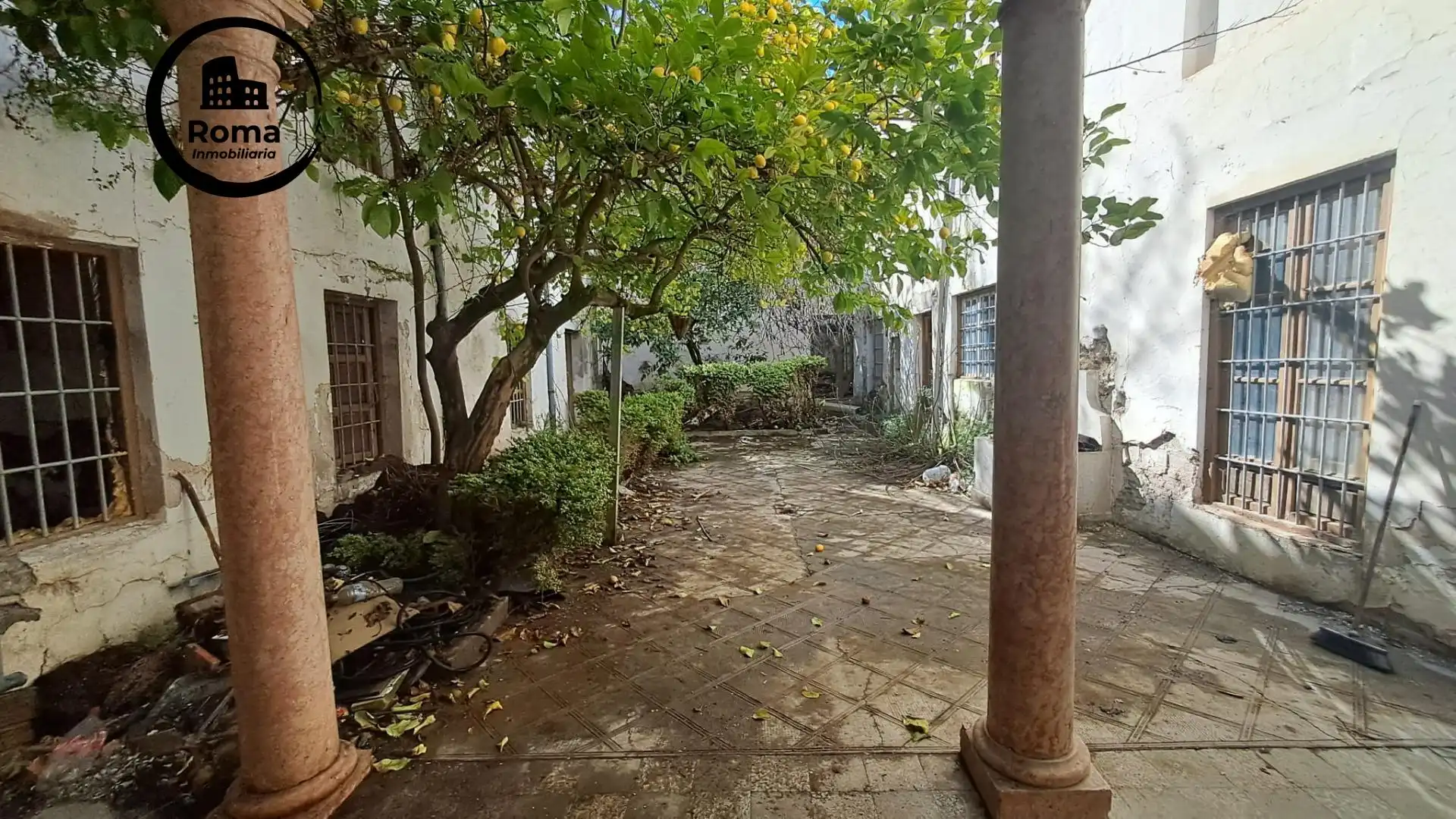 Vista exterior de Casa adosada en venda en Loja amb Terrassa