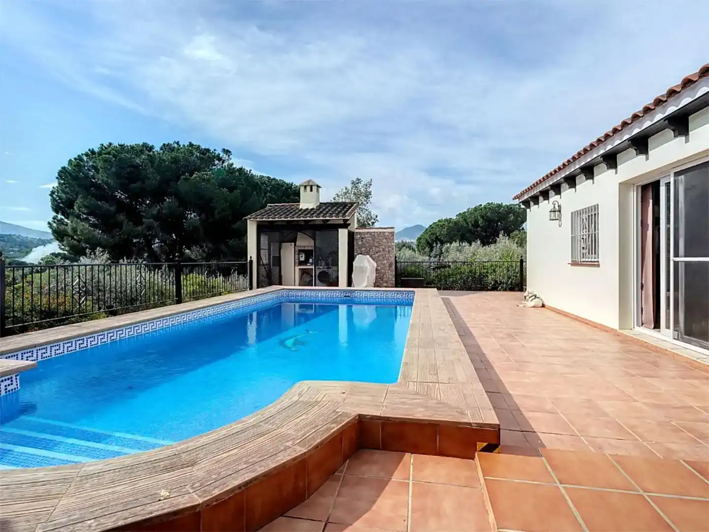 Schwimmbecken von Wohnung zum Verkauf in Coín mit Klimaanlage und Schwimmbad