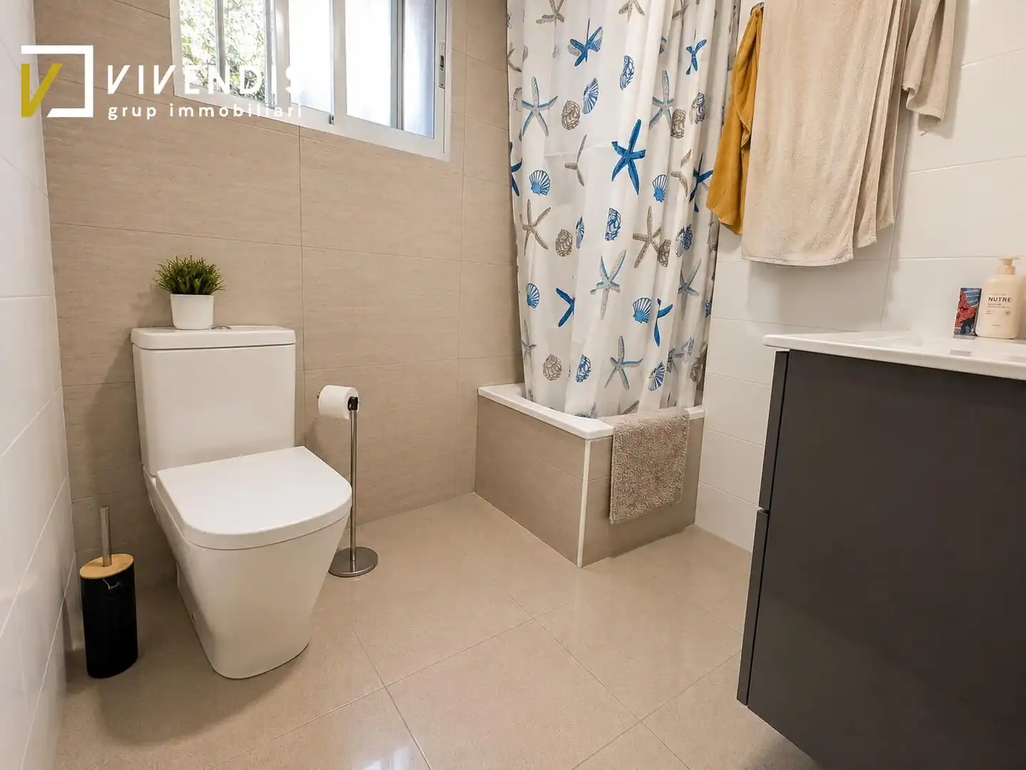 Baño de Casa o chalet en venta en Rosselló con Jardín privado