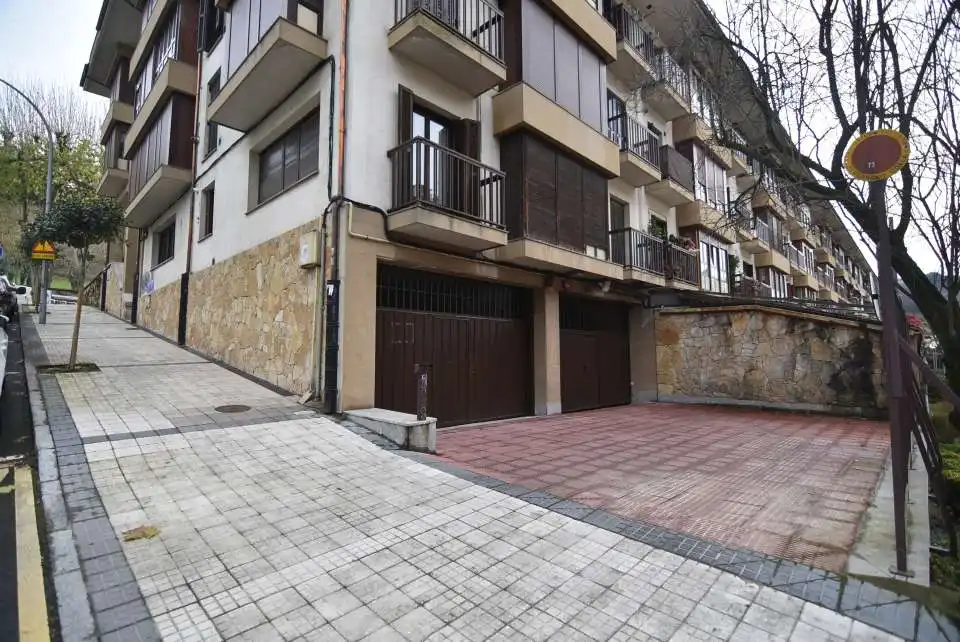 Vista exterior de Garaje en venta en Bergara