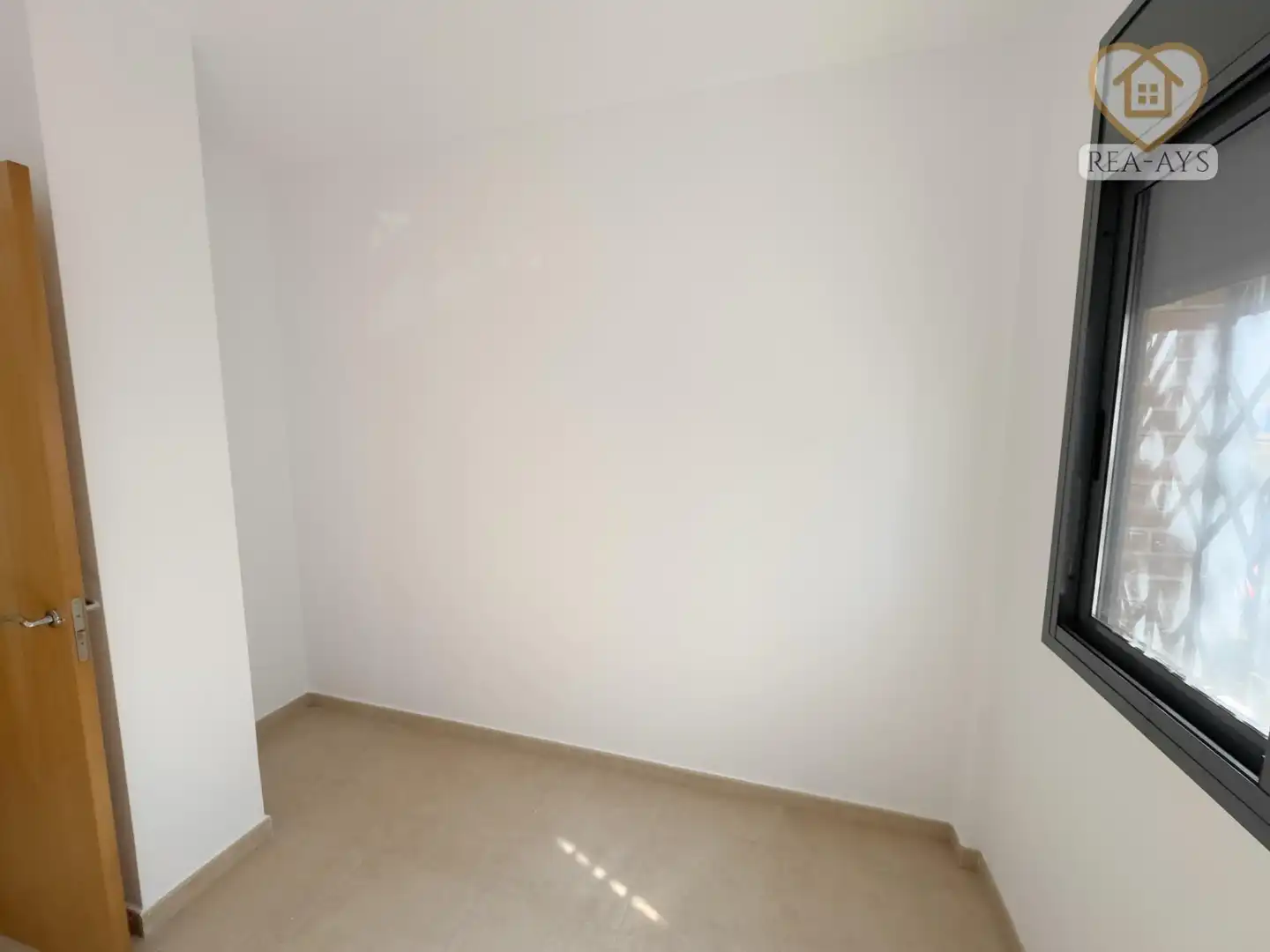 Schlafzimmer von Wohnung mieten mit Kaufoption in Vallirana mit Heizung, Ofen und Internet