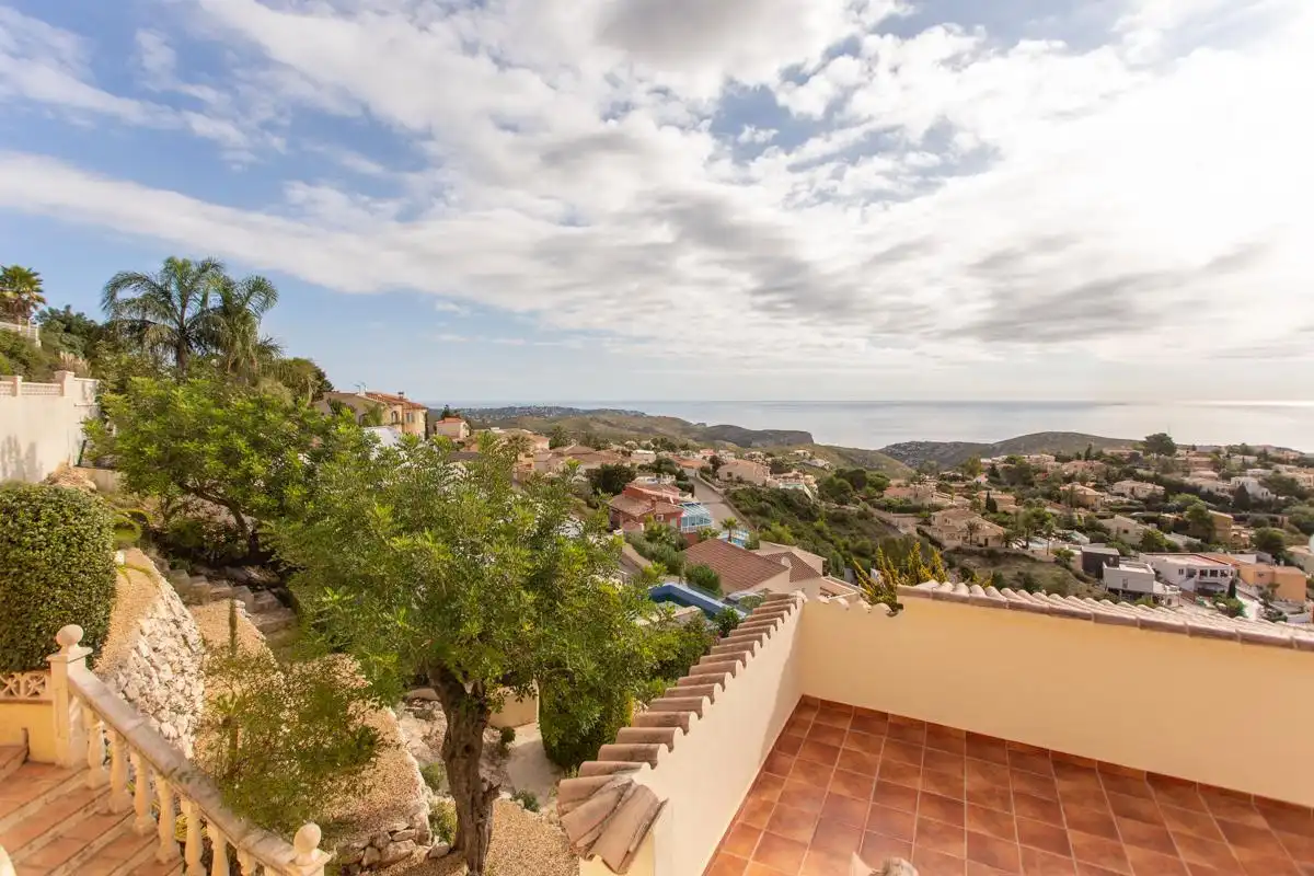 Chalet con terraza en venta en Calle Camelias, imagen 2