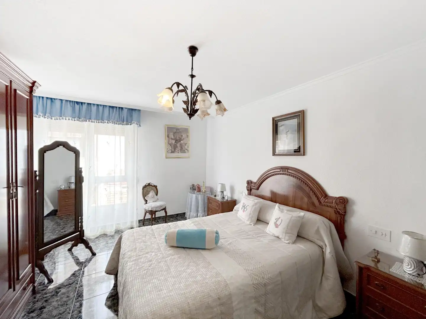 Habitación de Piso en venta en Novelda con Aire acondicionado, Trastero y Alarma