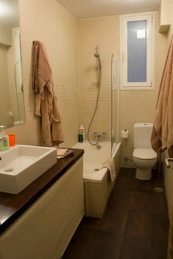 Bathroom of Flat for rent in Madrid  with Air Conditioner, Heating and Furnished