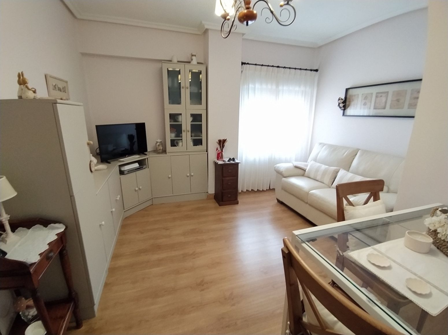 Sala d'estar de Pis en venda en Avilés amb Calefacció i Moblat