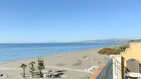 Vista exterior de Àtic en venda en Torrox amb Aire condicionat i Piscina comunitària