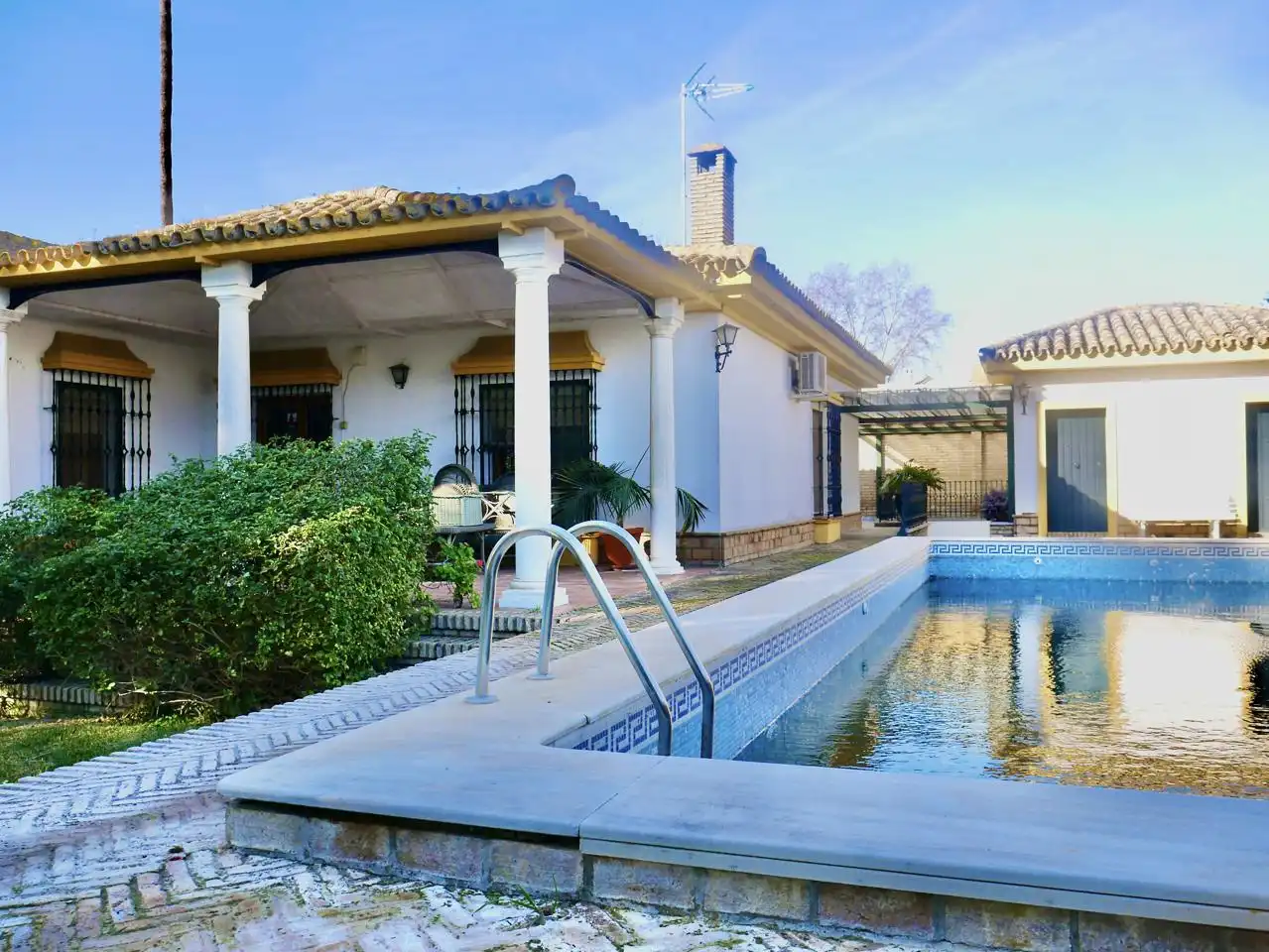 Casa o xalet en venda a Jacinto Benavente, Gines