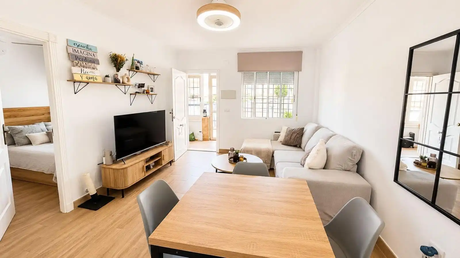 Sala de estar de Casa o chalet en venta en Torrevieja con Aire acondicionado, Calefacción y Parquet