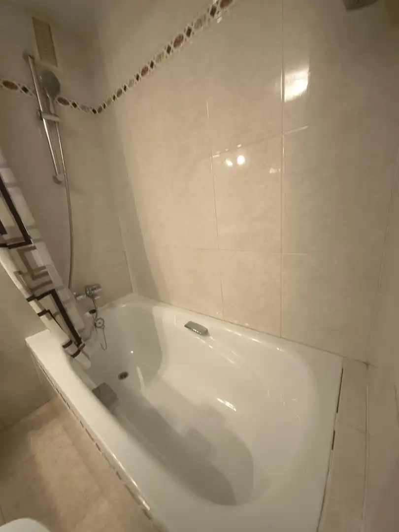 Bany de Pis de lloguer en Granada amb Aire condicionat, Calefacció i Terrassa