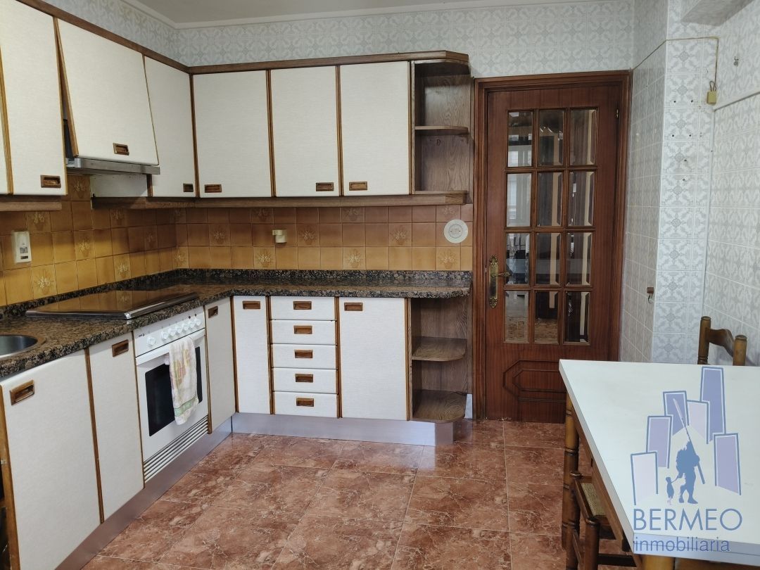 Cuina de Pis en venda en Bermeo amb Traster i Balcó