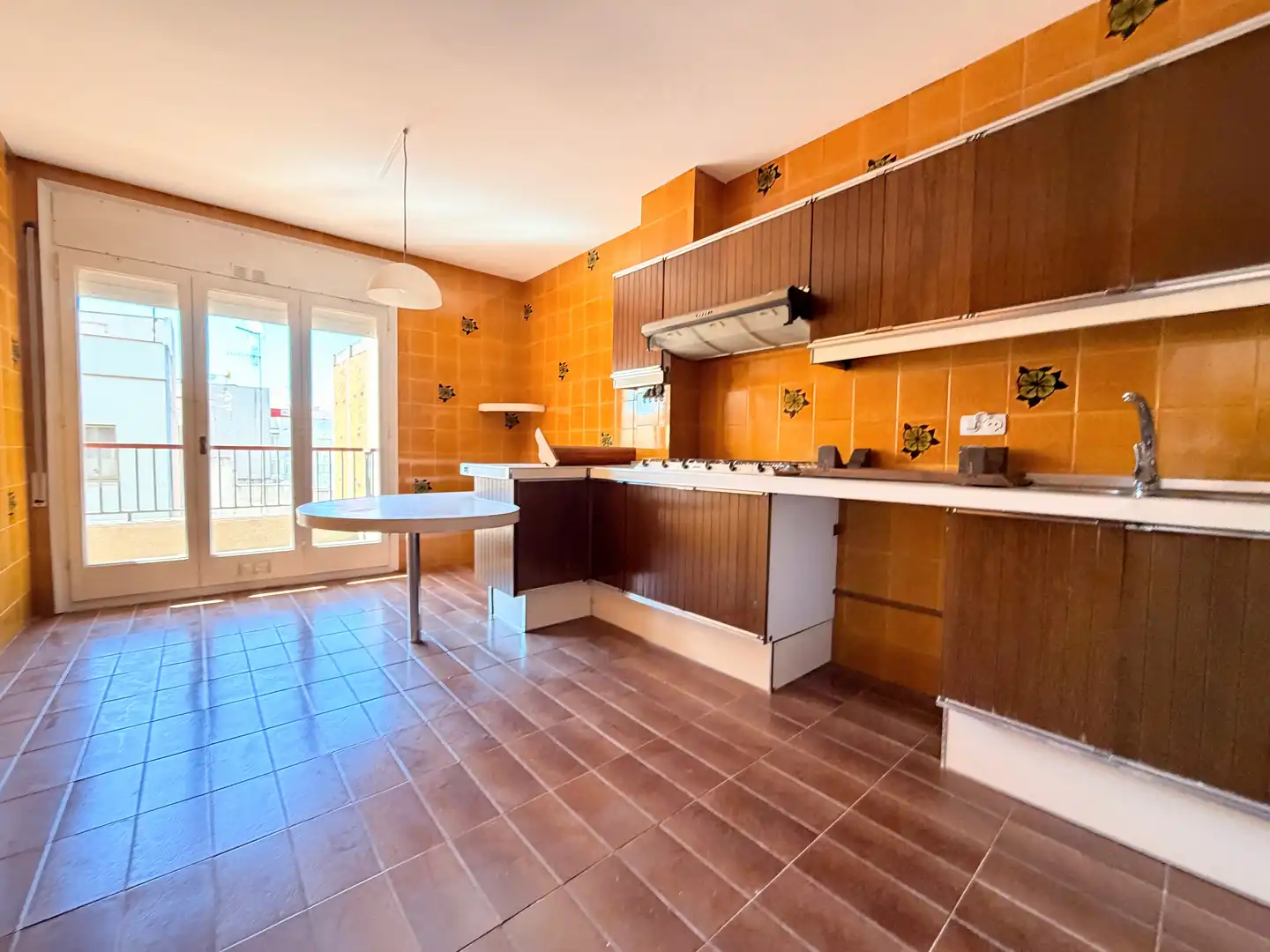 Cocina de Piso en venta en Vilanova i la Geltrú con Calefacción y Horno