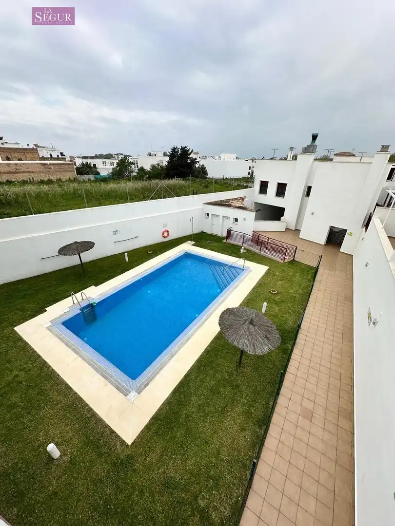 Piscina de Àtic en venda en Conil de la Frontera amb Aire condicionat, Terrassa i Balcó