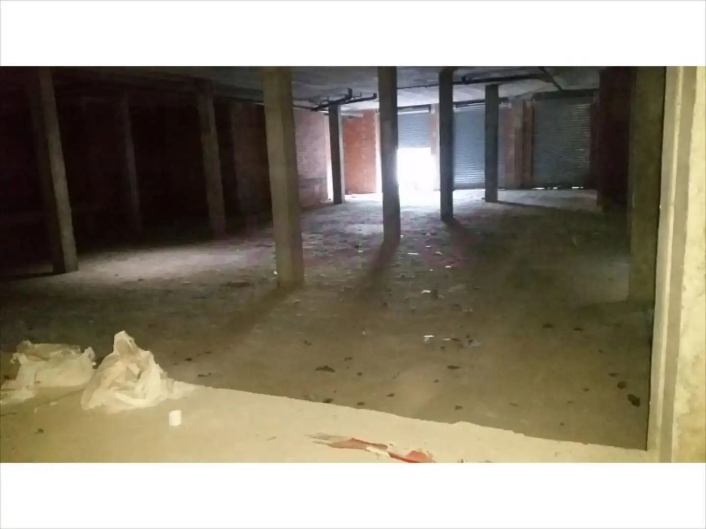 Business premises to rent in Canals