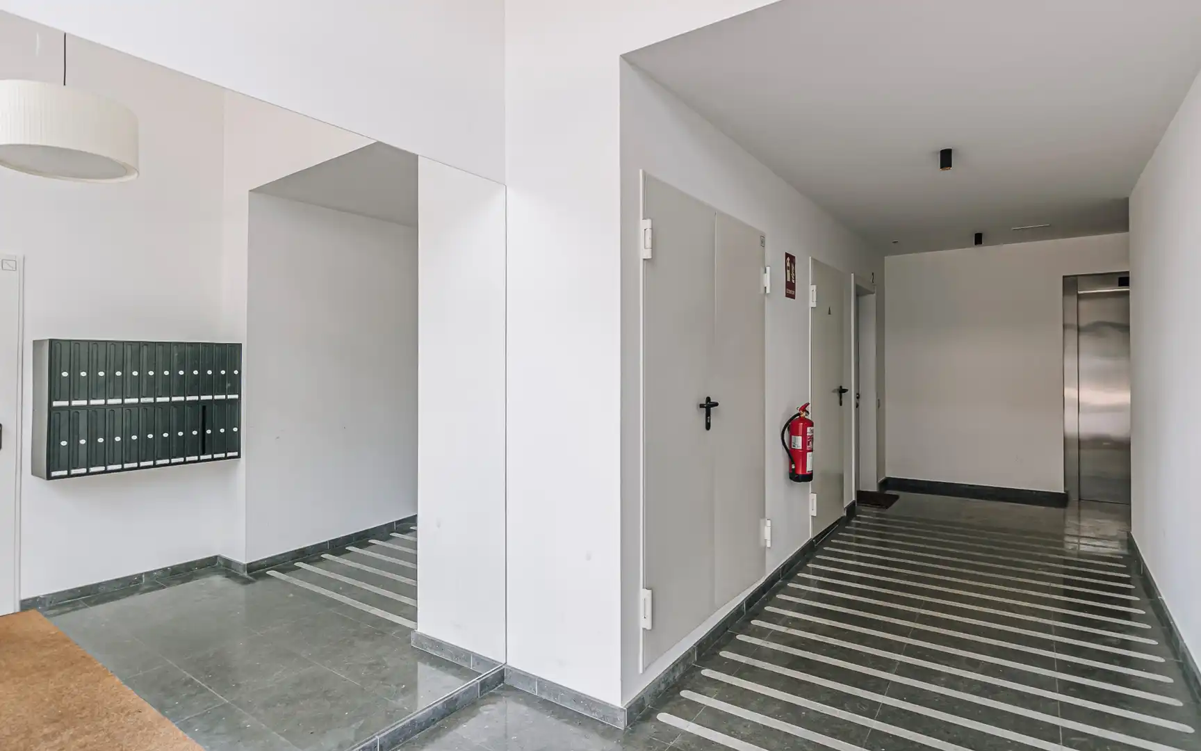 Piso en venta en L'Hospitalet de Llobregat con Aire acondicionado, Calefacción y Trastero