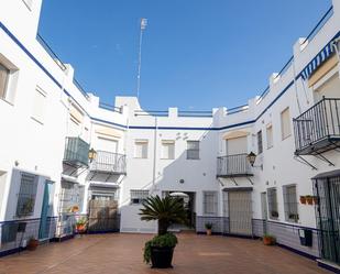 Vista exterior de Planta baixa en venda en Chipiona amb Terrassa i Piscina comunitària