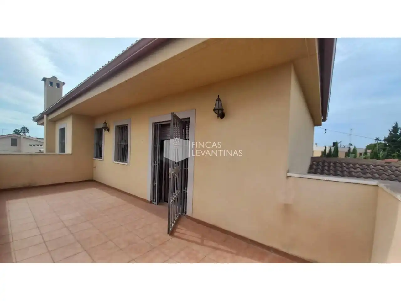 Terrassa de Casa o xalet en venda en San Vicente del Raspeig / Sant Vicent del Raspeig amb Aire condicionat, Jardí privat i Terrassa