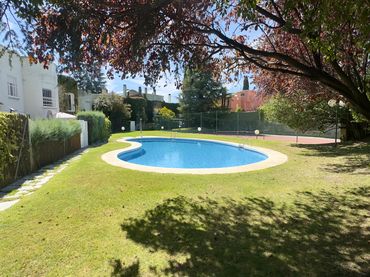 Casa pareada con piscina en venta en Zona Carretera del Plantío