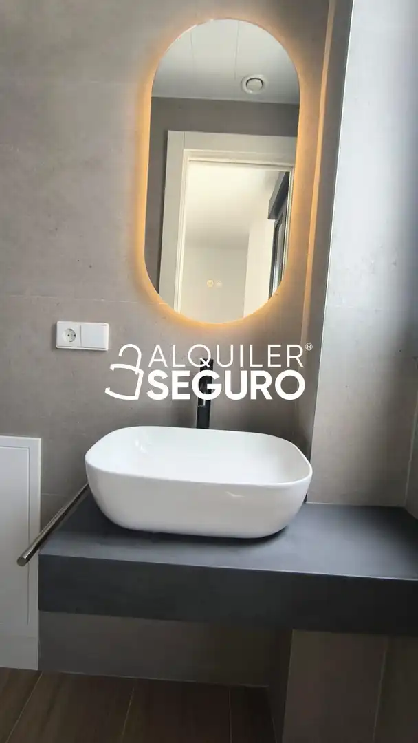 Bany de Àtic de lloguer en Sevilla amb Aire condicionat, Calefacció i Piscina