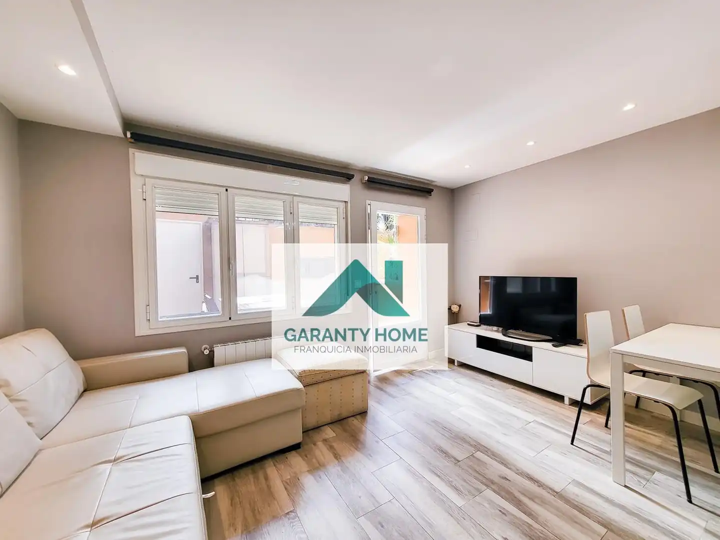 Sala de estar de Apartamento de alquiler en Villanueva de la Cañada con Aire acondicionado, Jardín privado y Terraza