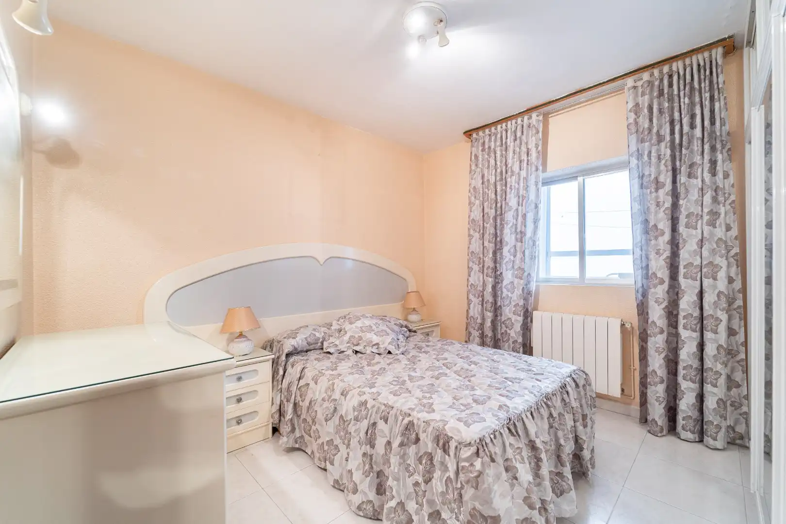 Habitación de Piso en venta en Madrid con Calefacción, Jardín privado y Internet