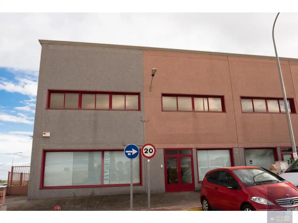 Außenansicht von Fabrikhallen zum Verkauf in Santa Cruz del Retamar