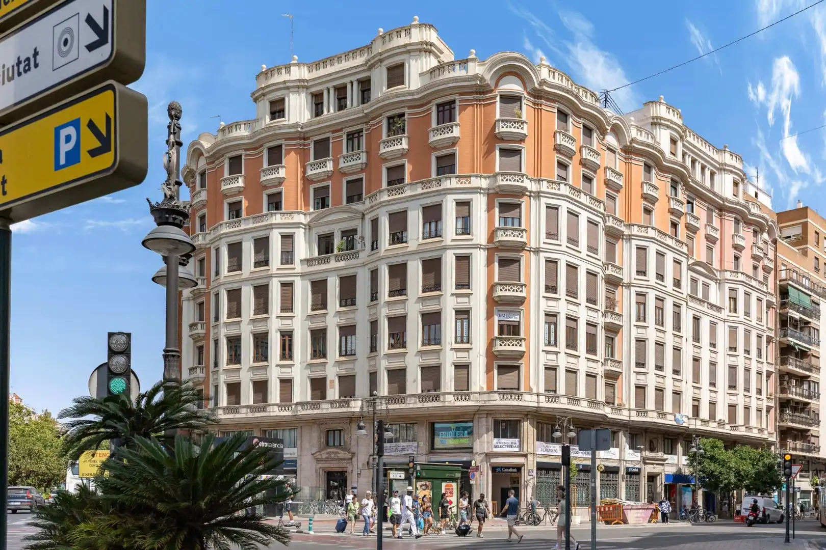 Exterior view of Office for rent in Valencia  with Air Conditioner and Heating
