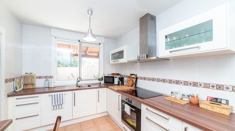 Foto 3 de Casa adosada en venta en Avenida Constitución, Casavieja, Ávila