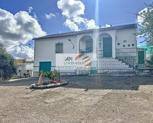 Vista exterior de Casa o xalet en venda en Lucena amb Piscina