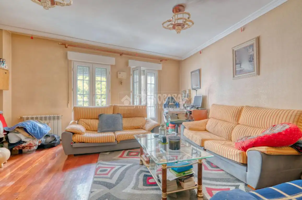 Sala de estar de Casa adosada en venta en Valladolid con Calefacción, Parquet y Balcón