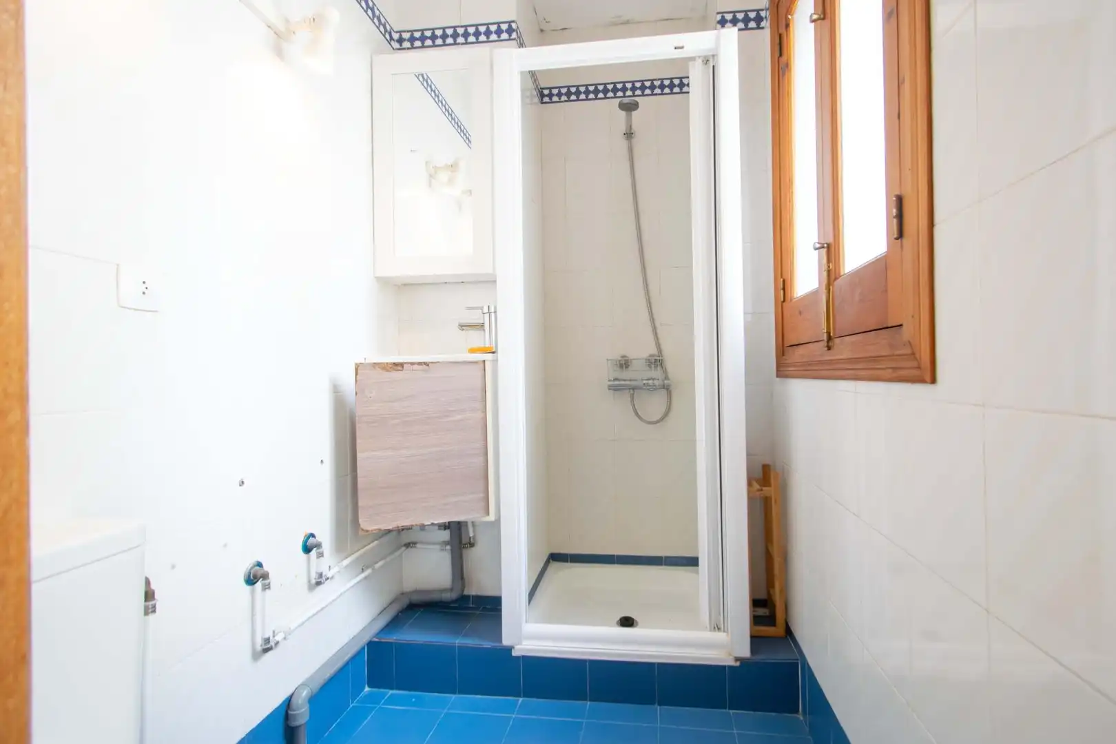 Bathroom of Flat for sale in Sevilla  with Air Conditioner, Terrace and Storage room