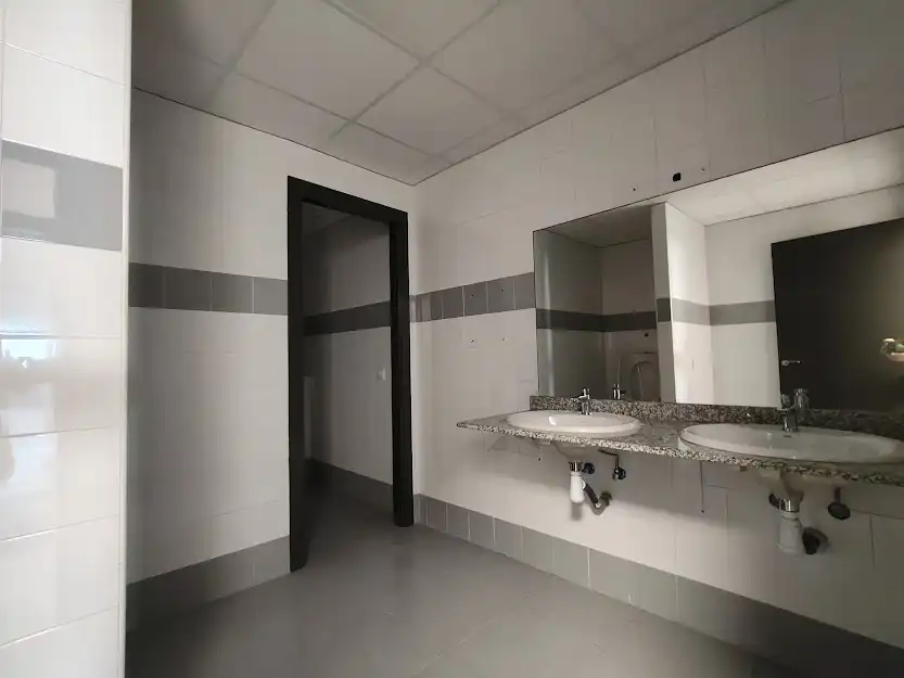 Badezimmer von Gebäude zur Miete in El Prat de Llobregat